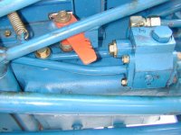 305351-hydraulic_tube_leak.jpg