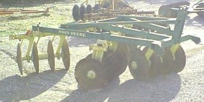 0johndeere8ftoffsetliftdiscfront1500.JPG