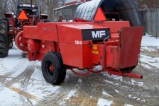 massey124balerbackleftside4200.jpg