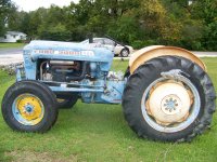 Ford 2000 Tractor 003.jpg