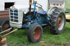 tractor ford.jpg