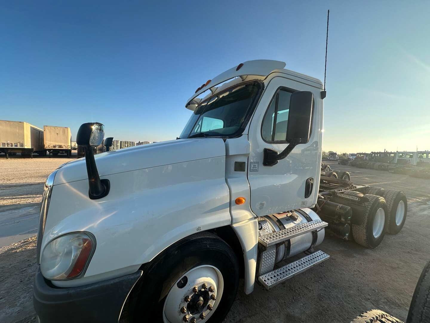 2013 FREIGHTLINER CASCADIA (A55745)