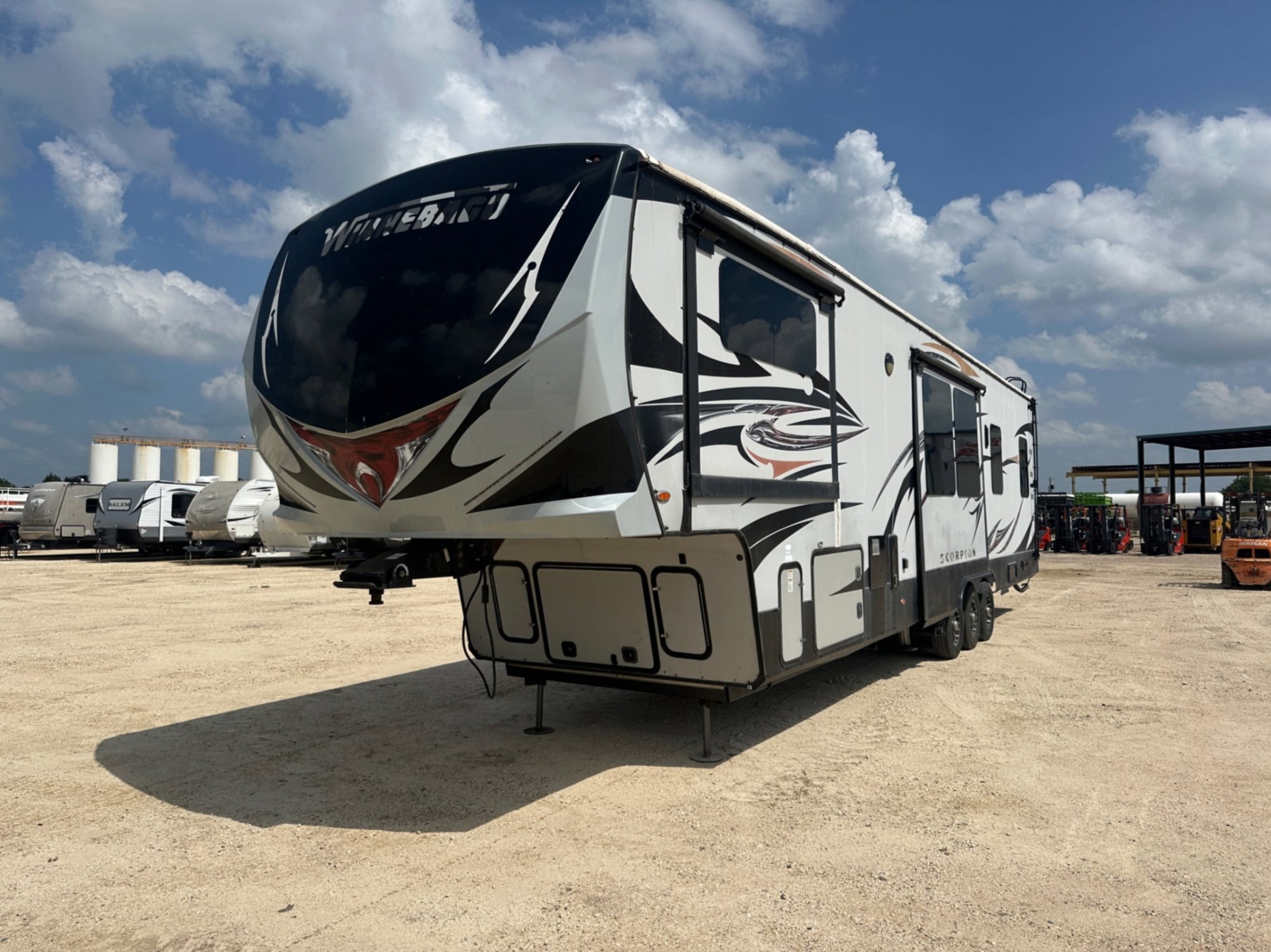2016 WINNEBAGO SCORPION 4014 5TH WHEEL CAMPER (A50854)