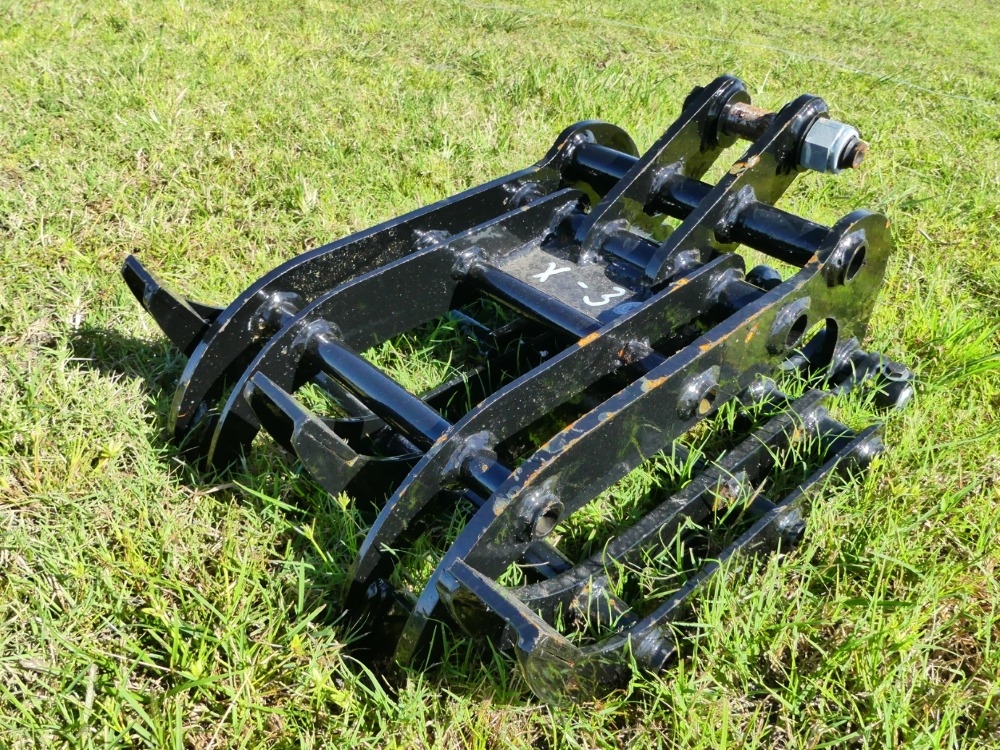 IRanch Mini Excavator Wood Grapple (A57149)