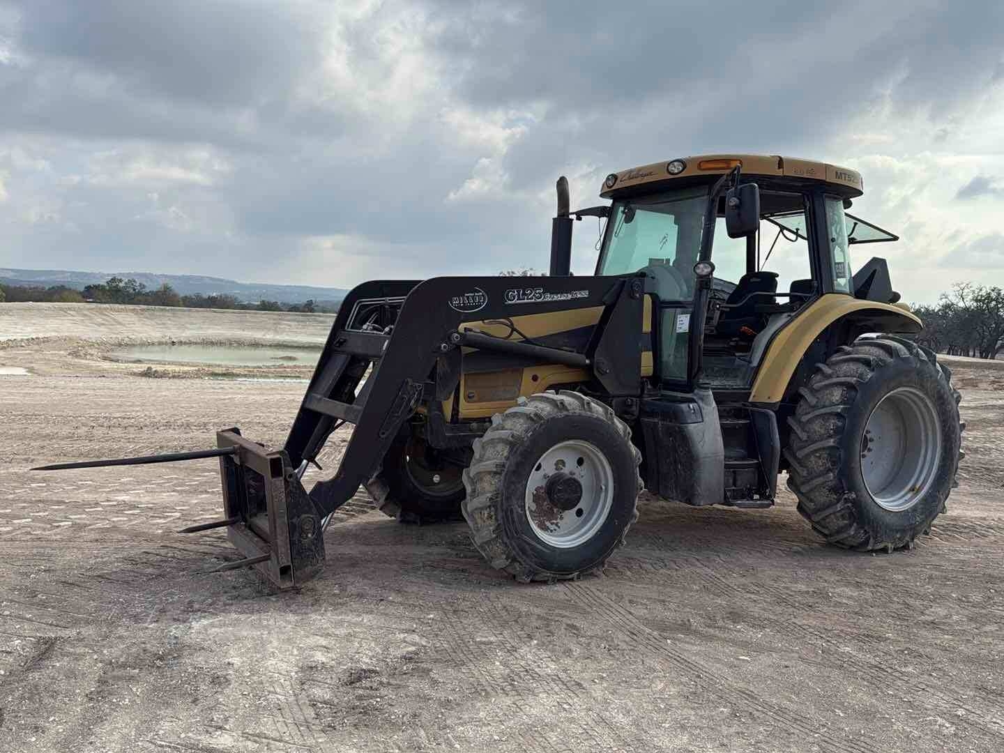 CHALLENGER MT 525B TRACTOR (A58214)