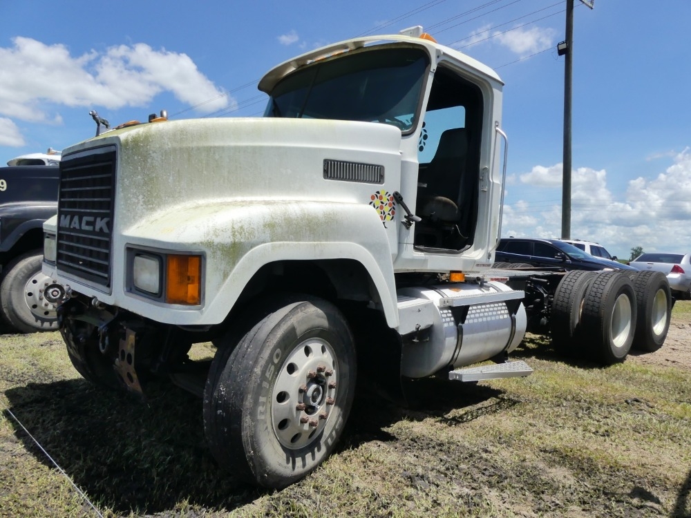 1999 Mack CH613 (A50120)
