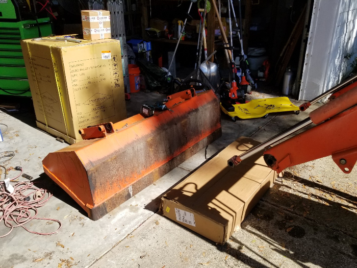 06 02 22 Kubota ATI quick attach install 01 bucket off small.jpg