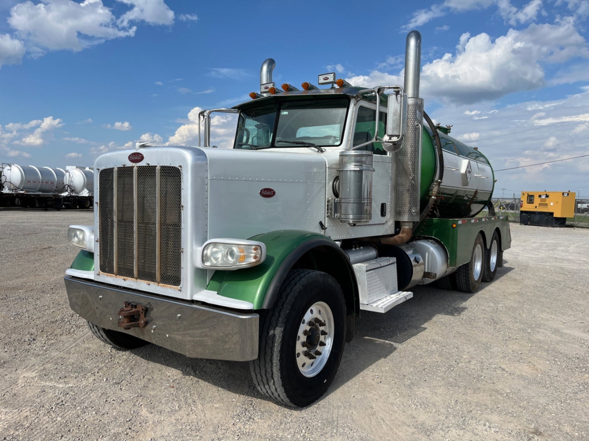 2013 PETERBILT 388 DAYCAB BOBTAIL VACUUM TRUCK (A53843)