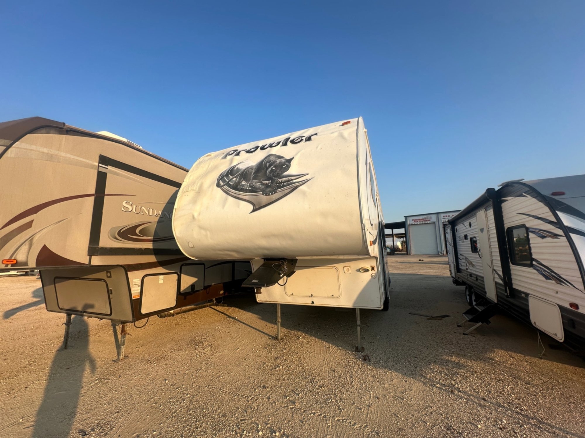 2011 26PS PROWLER 5TH WHEEL RV (A52472)