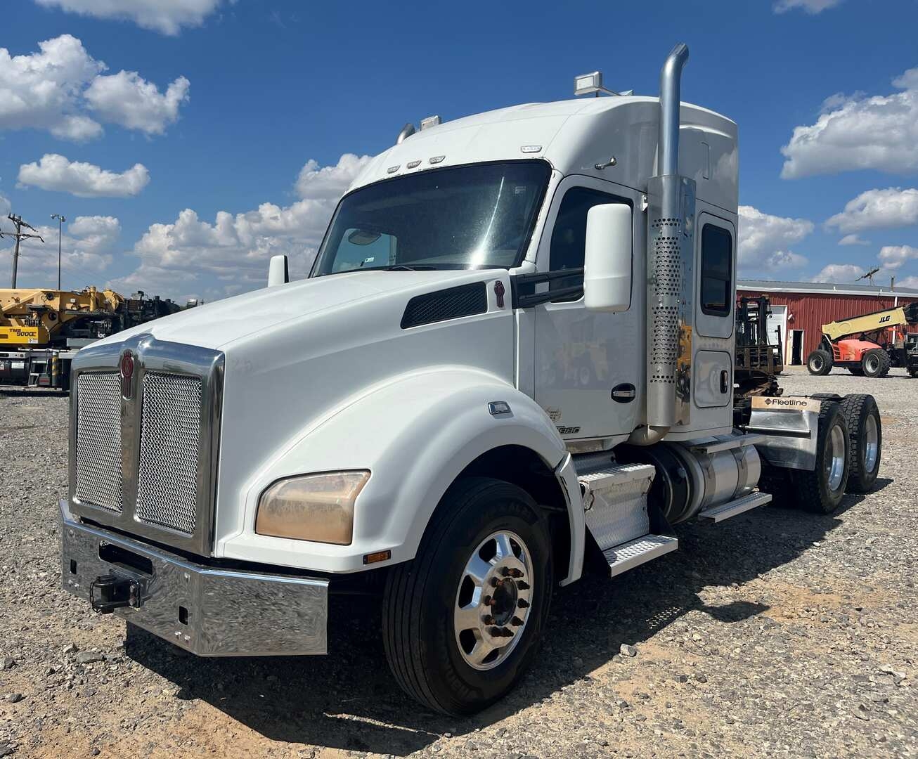 2015 KENWORTH T880 MID-ROOF SLEEPER (A52472)