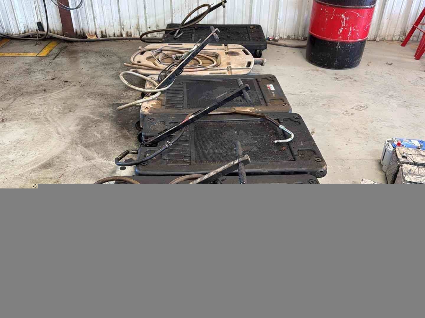 5 - OIL WHEELED DRAIN PANS (A55745)