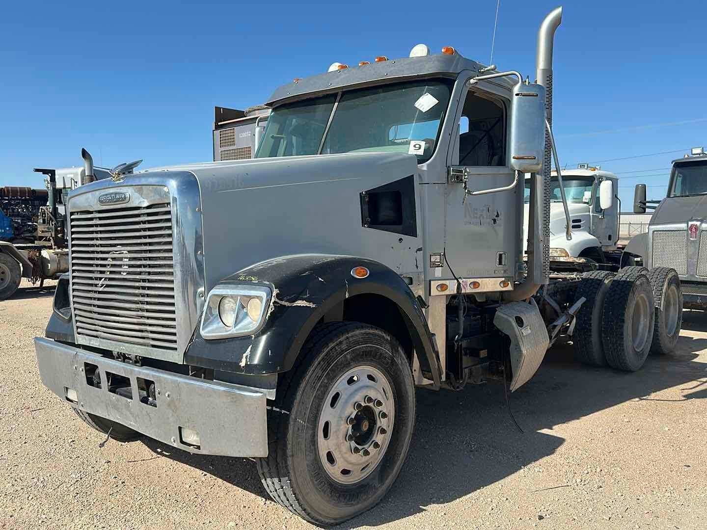 2013 FREIGHTLINER CORNADO (INOPERABLE) (A52472)