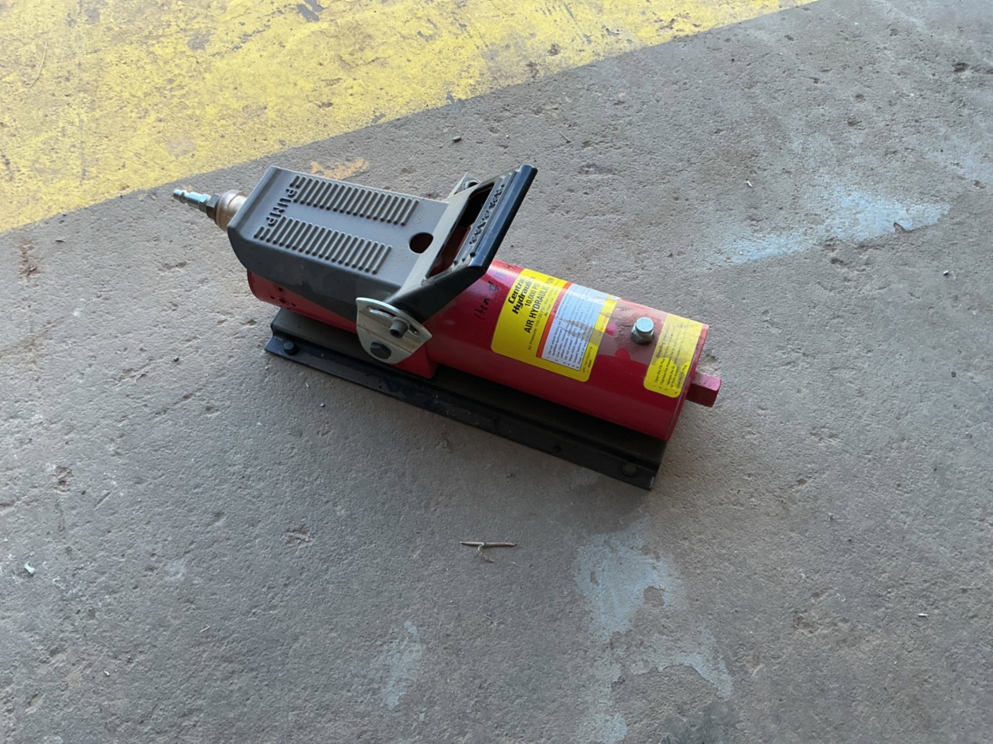 10,000 PSI AIR HYDRAULIC PUMP (A53843)