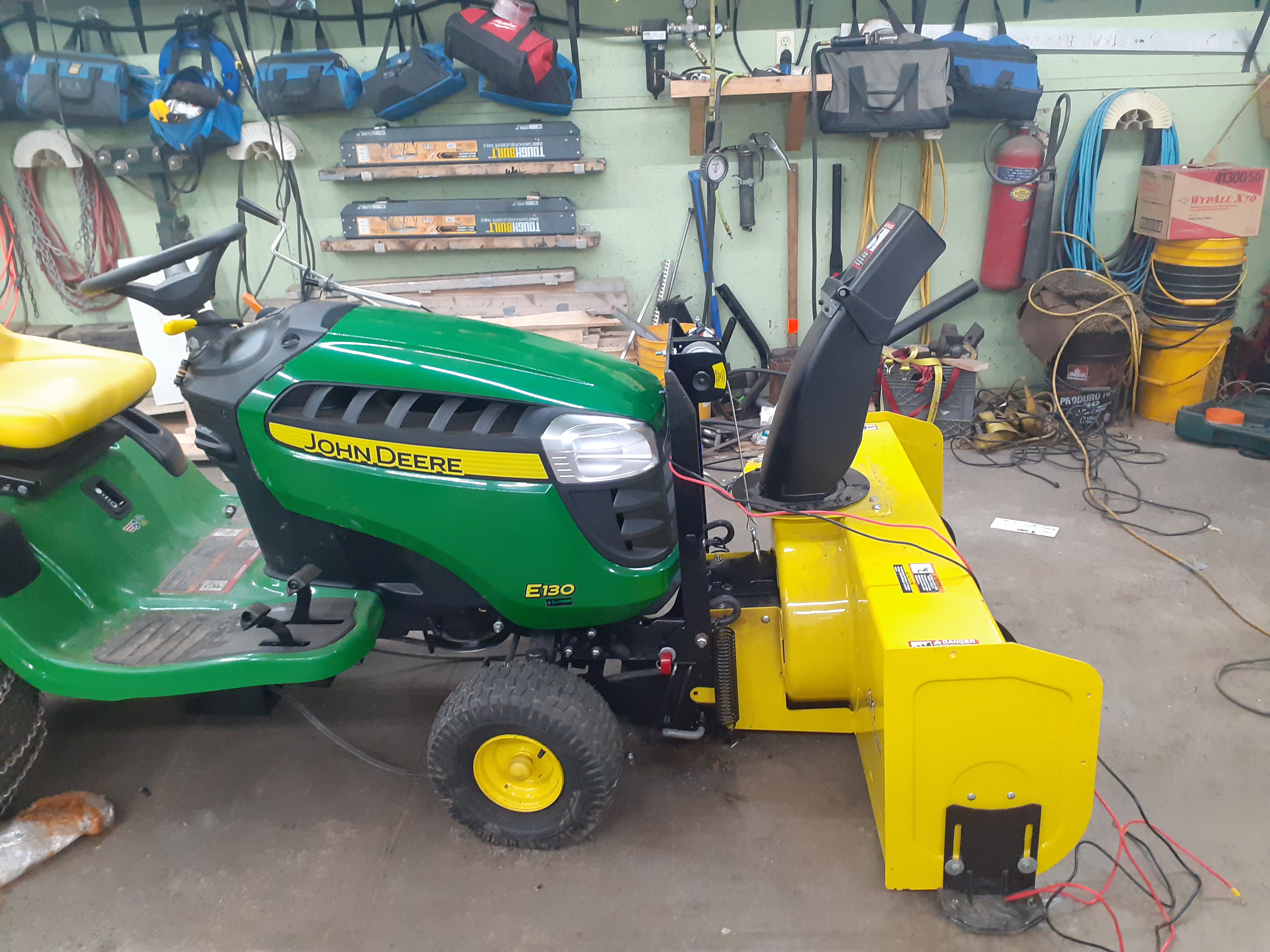 Deere E130 Snowblower Lift TractorByNet