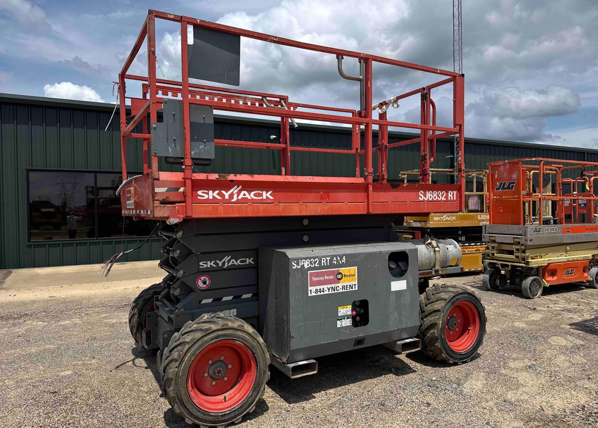SKYJACK SJ6832RT SCISSOR LIFT (A51242)