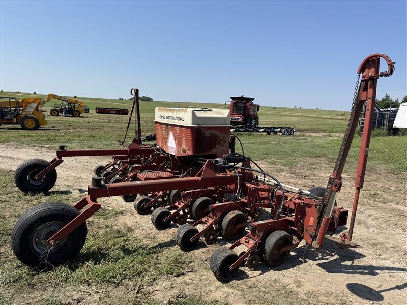 Case 950 8 Row Air Planter (A56436)