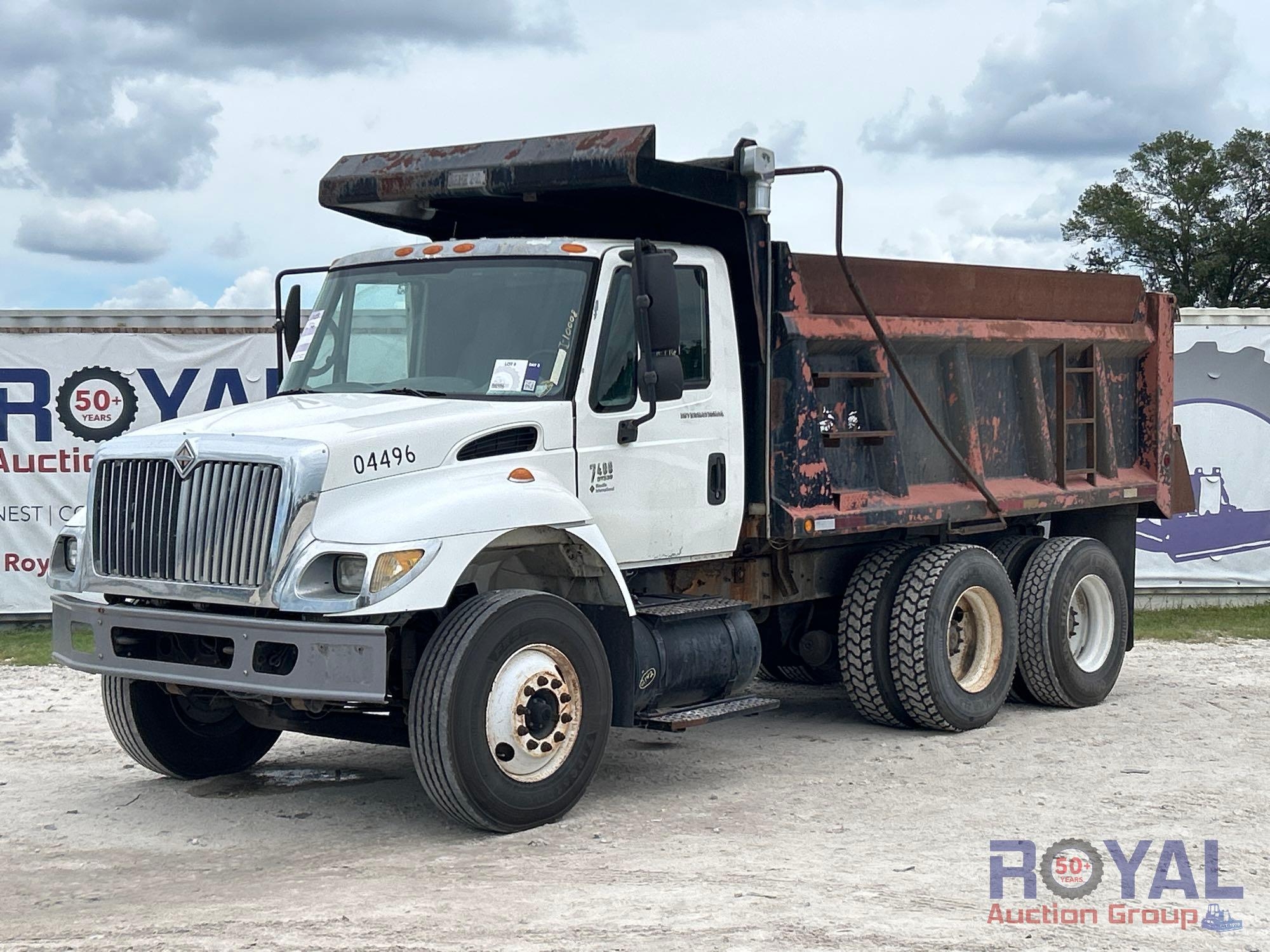2003 International 7400 T/A Heil 12 CuYd Dump Truck (A51692)