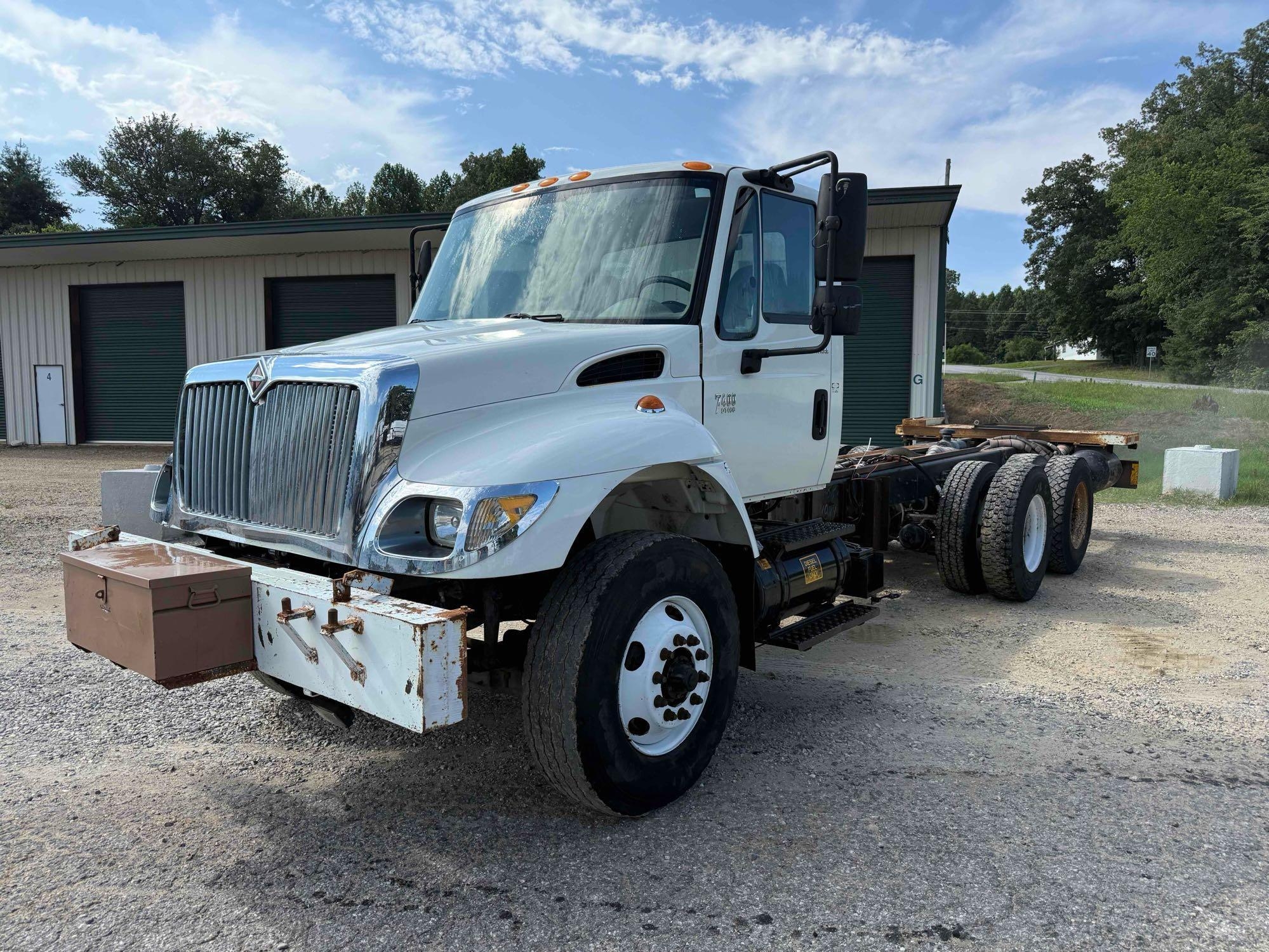 2005 International 7400 Chassis Truck, VIN # 1HTWGAAT75J048748 (A51572)