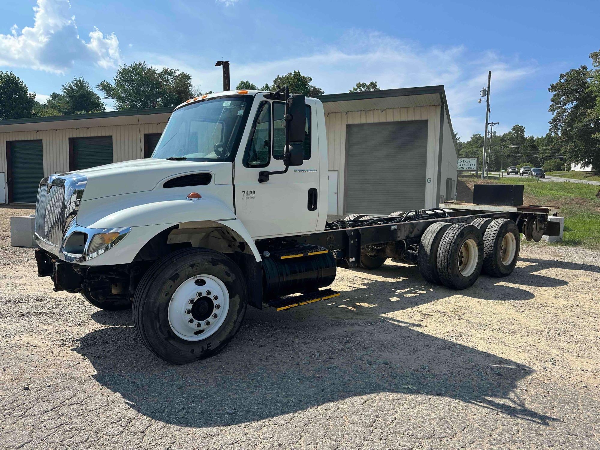2007 International 7400 Chassis Truck, VIN # 1HTWGAAR87J437650 (A51572)