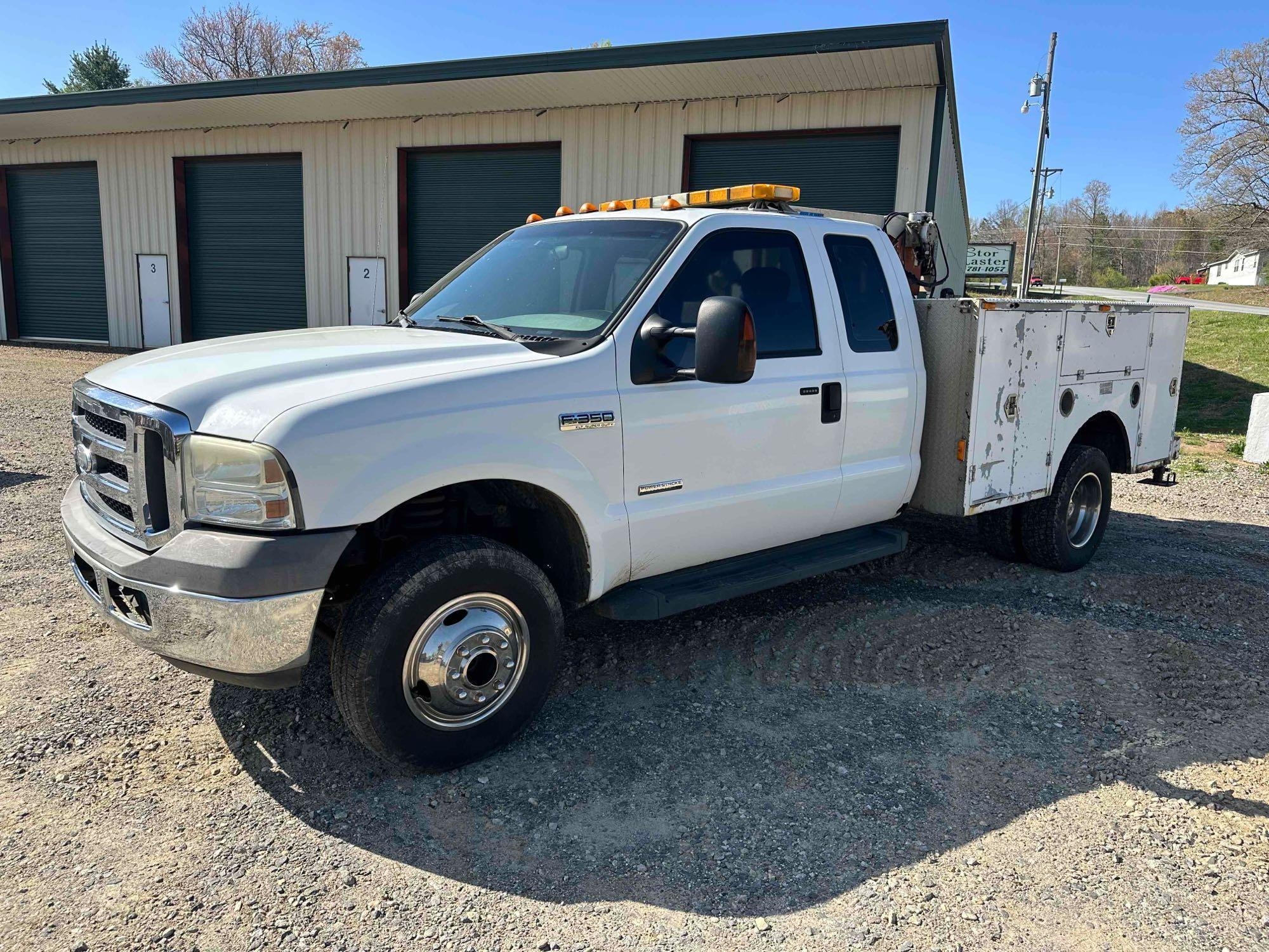 2005 Ford F-350 4x4 Service Truck with Crane, VIN # 1FDWX37P55EB97537 (A51572)