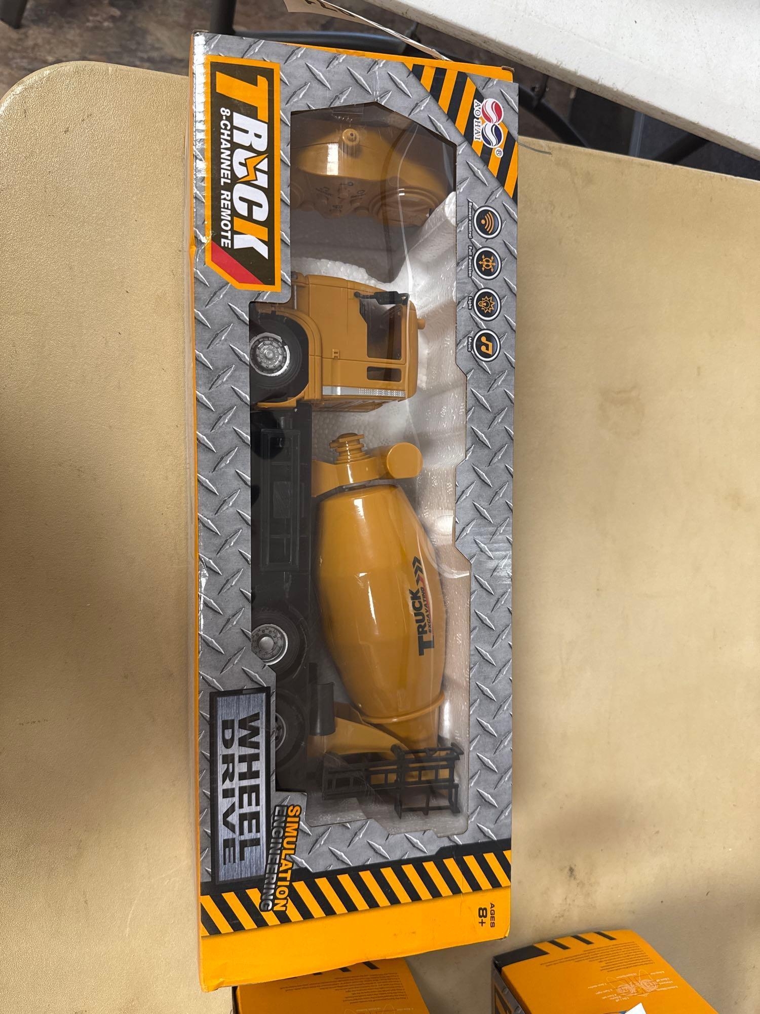 UNUSED TOY REMOTE CONTROLLED CEMENT TRUCK (A54756)