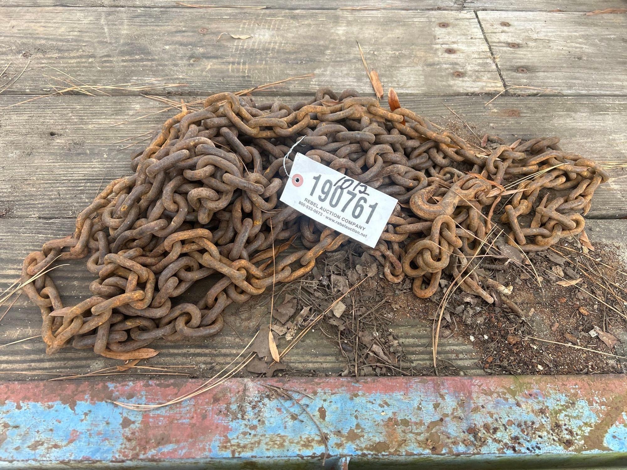 LOT OF CHAINS (A58374)