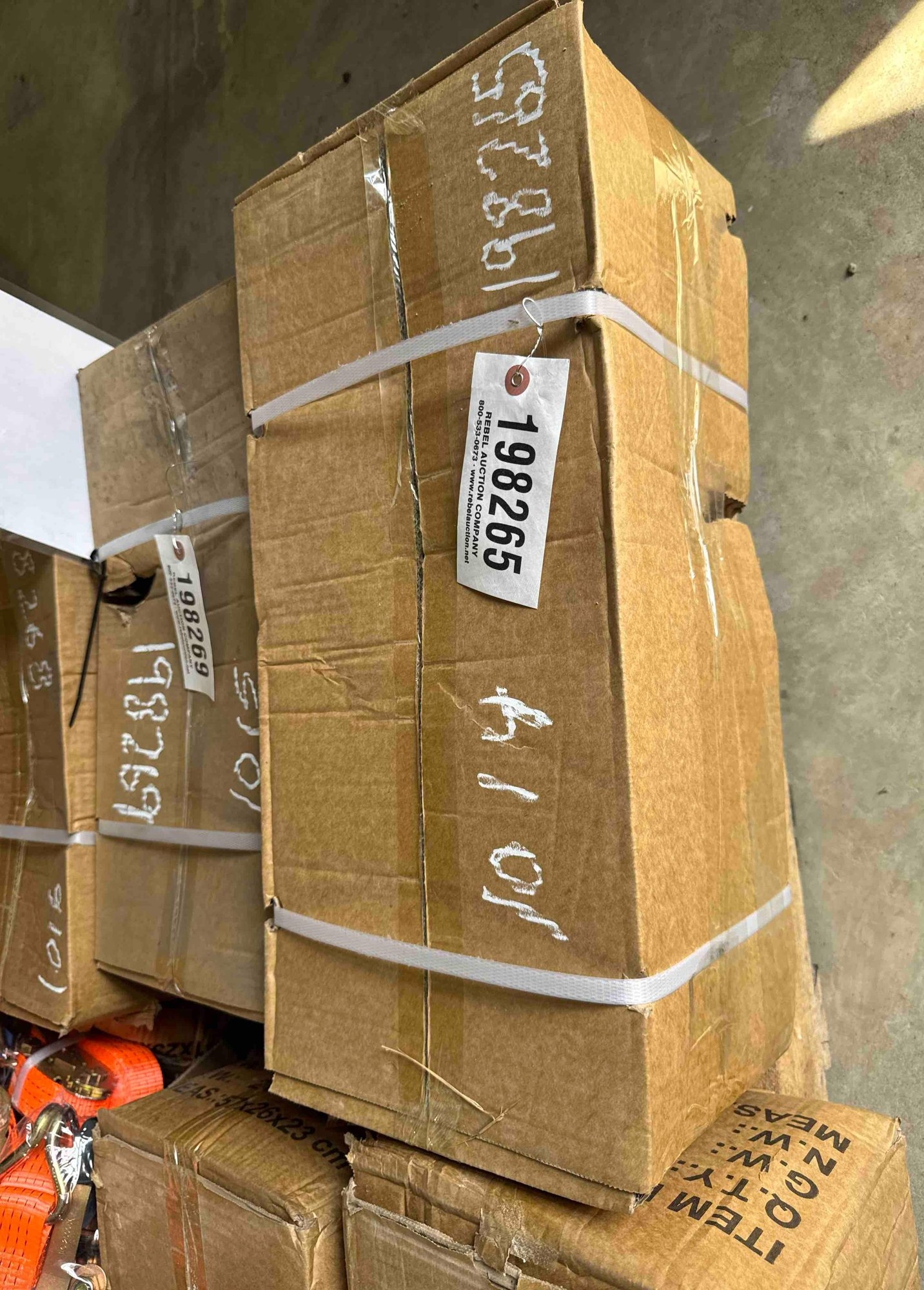 UNUSED FUTURE BOX OF MISC RATCHET STRAPS (A51243)