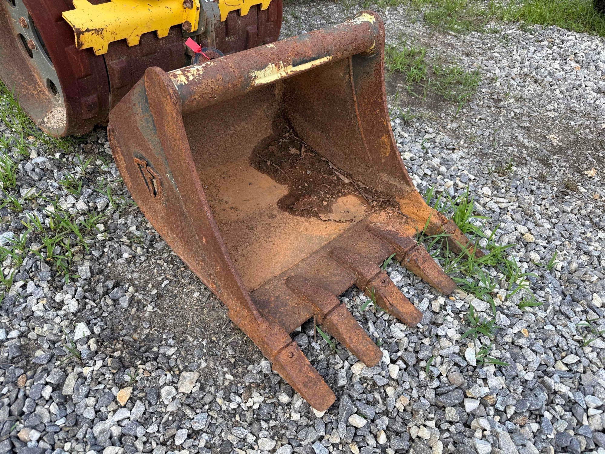 18in Wain-Roy Tooth Bucket (A51573)