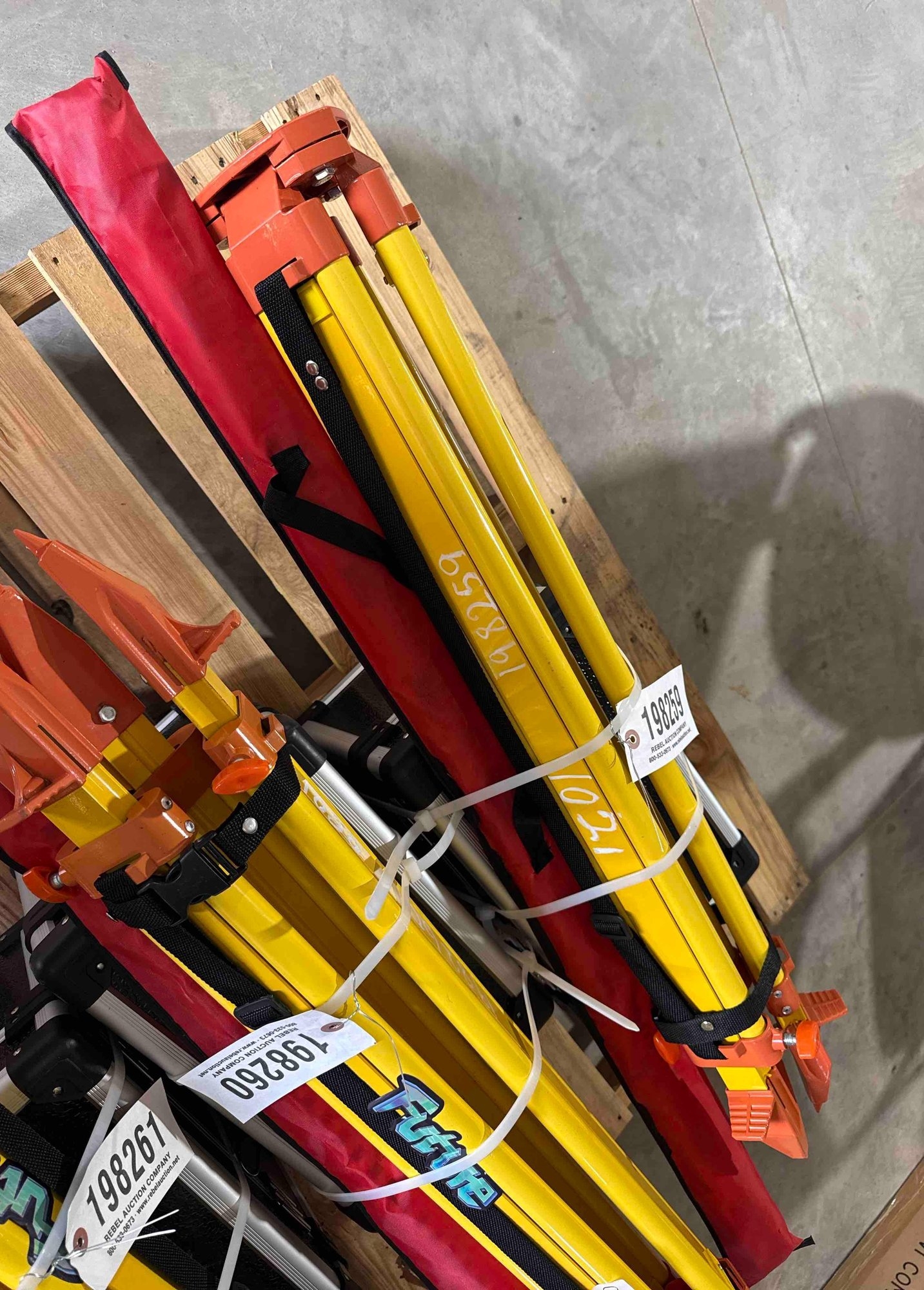 UNUSED FUTURE LASER LEVEL W/ TRIPOD (A51243)