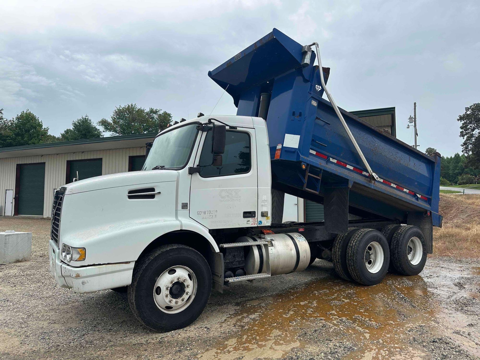 2009 Volvo VHD Tandem Dump Truck, VIN # 4V5KC9EF19N270338 (A51572)