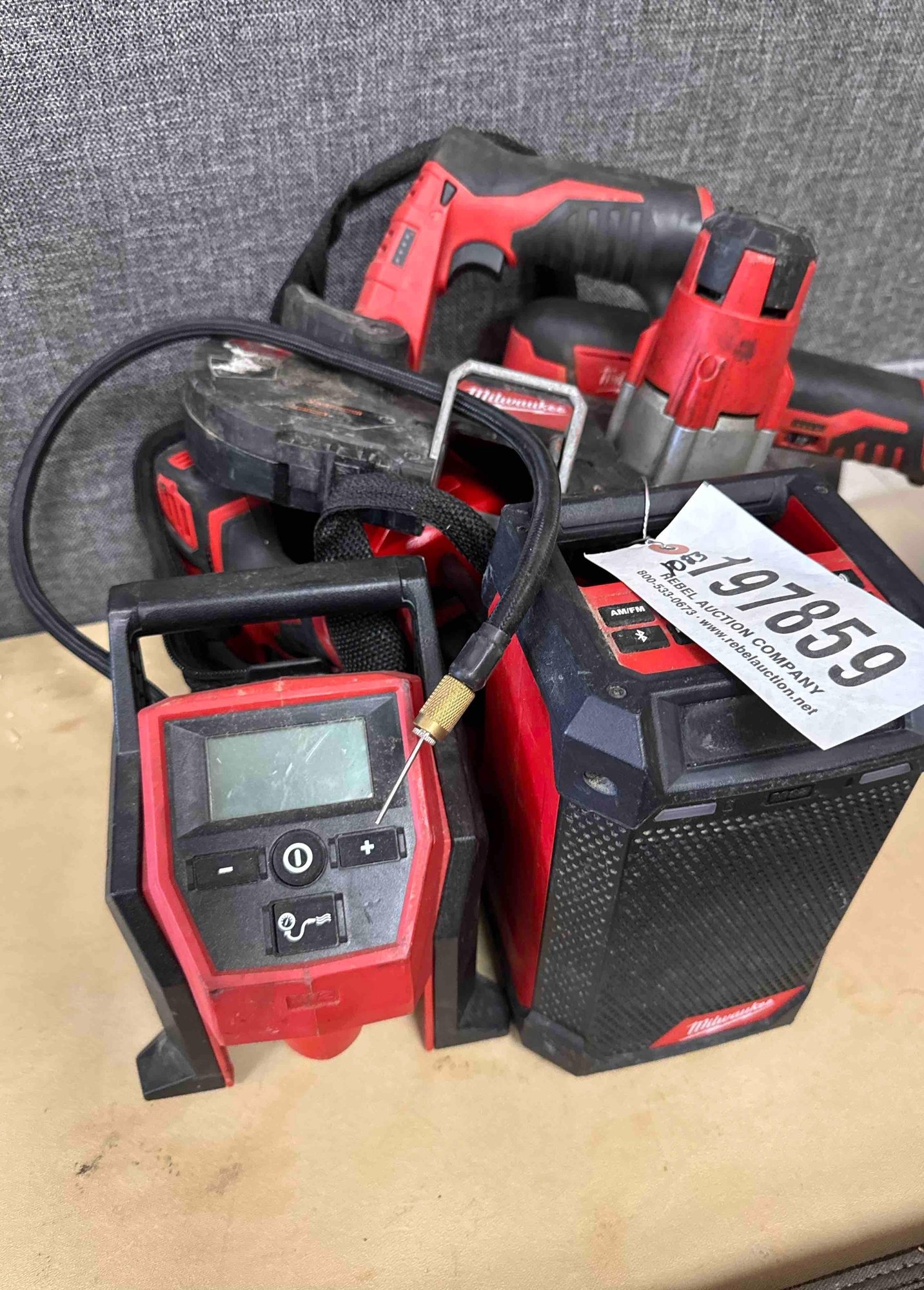 SET OF MILWAUKEE TOOLS (A51243)