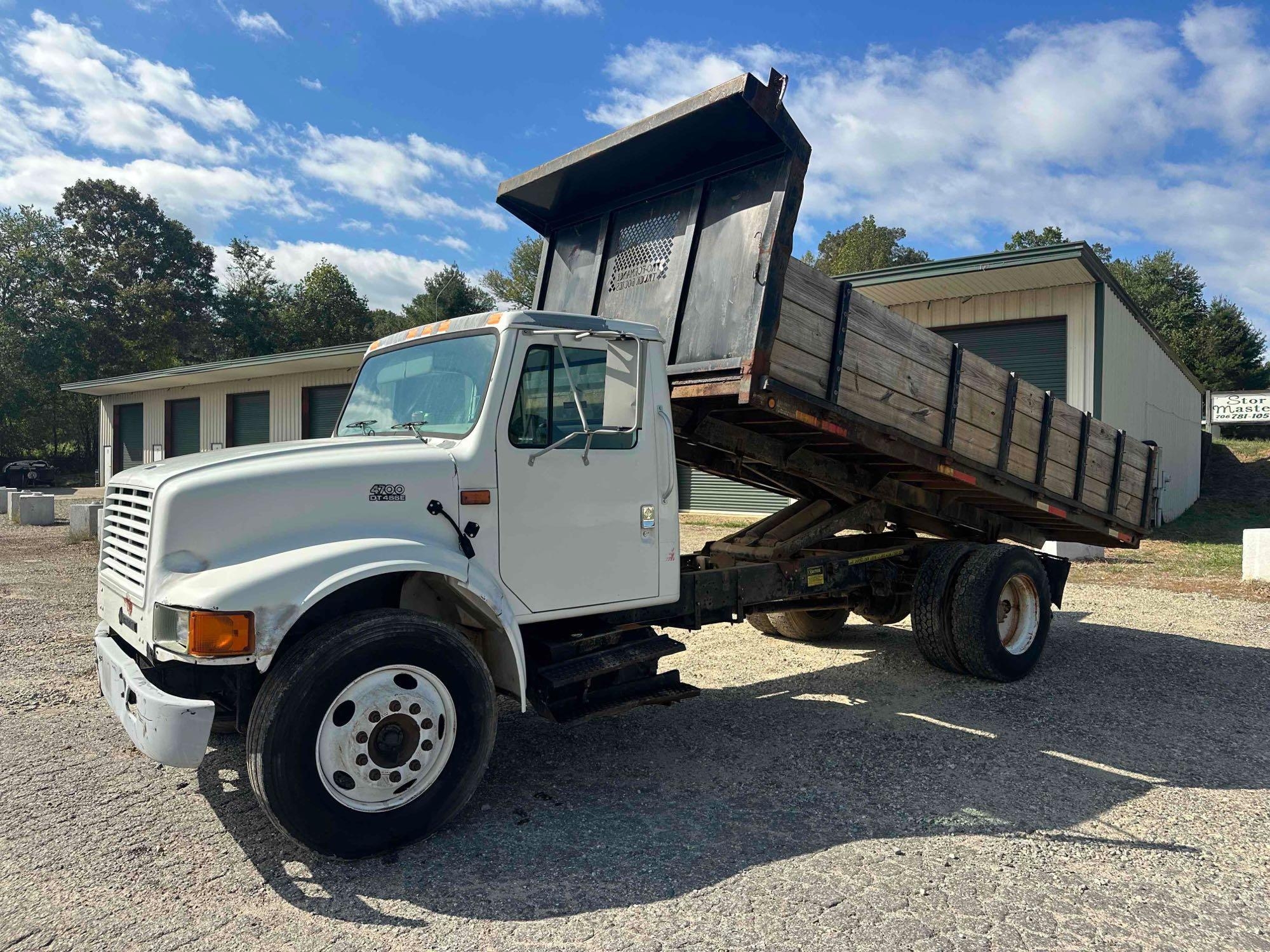 2001 International 4700 Dump Truck, VIN # 1HTSCAAM51H379512 (A54865)