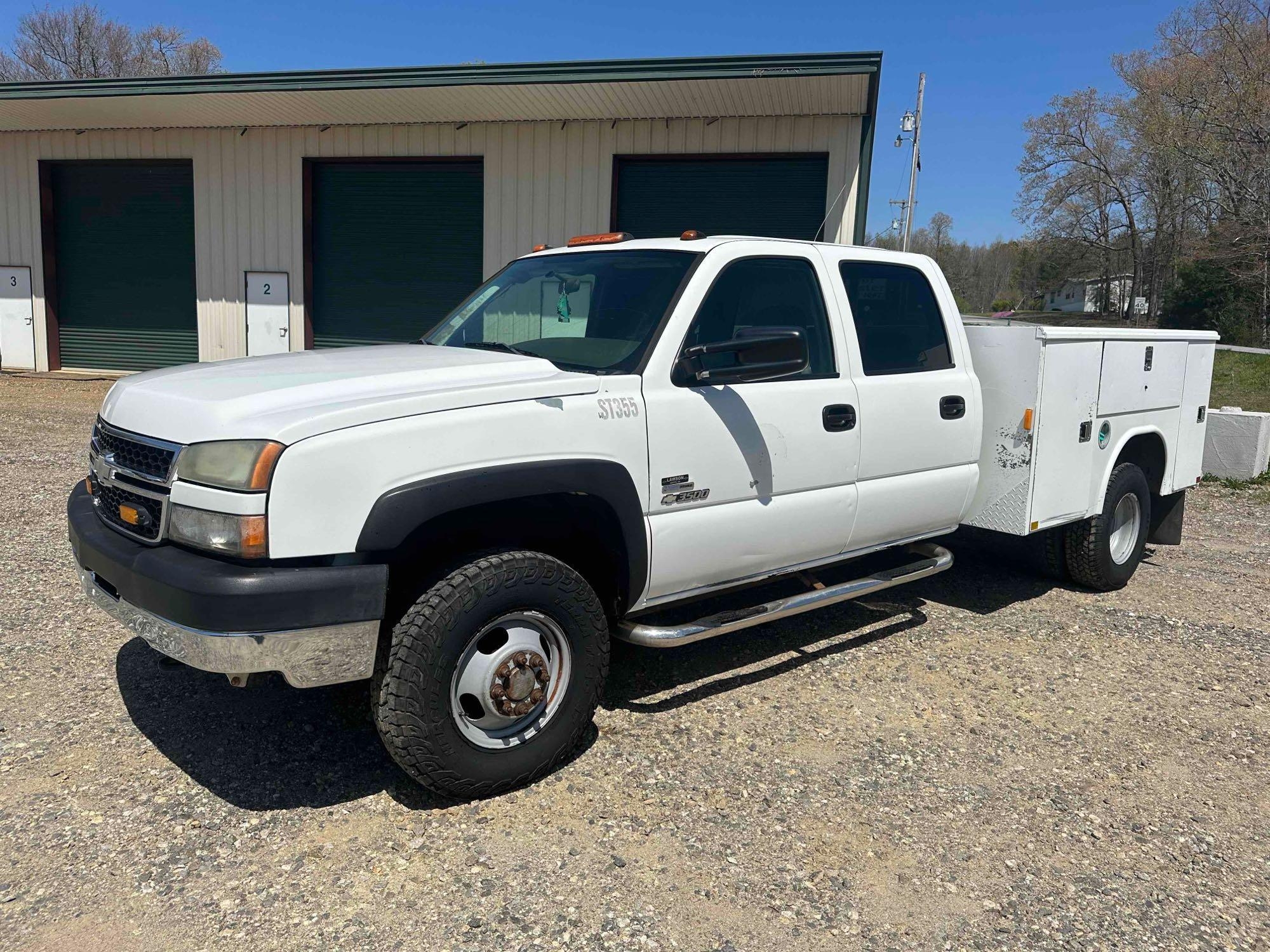 2006 Chevrolet 3500 4x4 Utility Truck (Diesel), VIN # 1GBJK33D56F253355 (A44391)