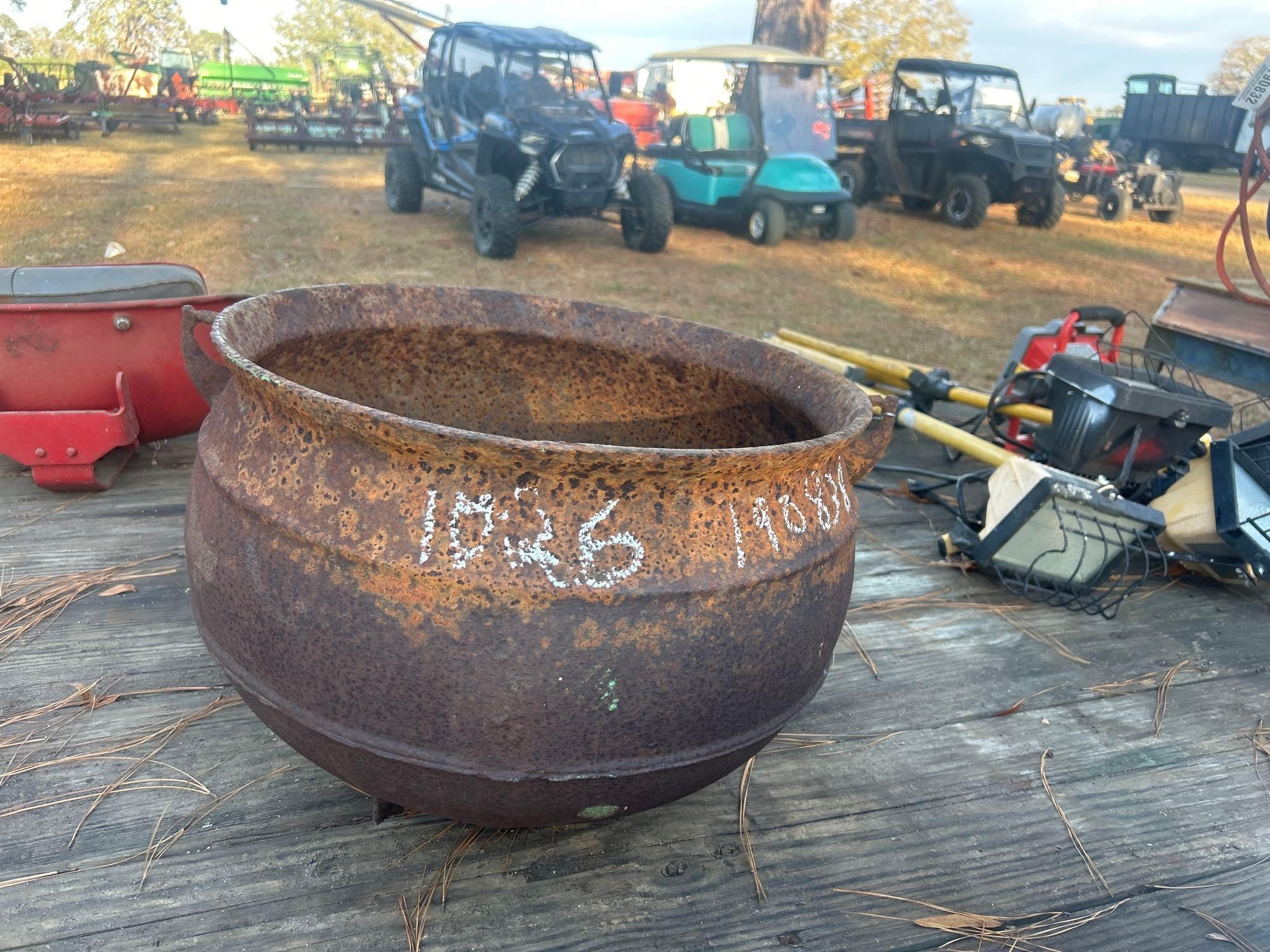 CAST IRON POT (A58374)