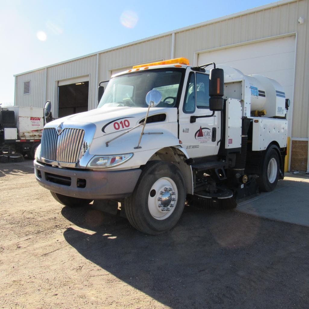 2007 Tymco 500X Air Sweeper, Turbo Diesel, 3876 Hours Indicated, mounted on 2007 International 4200 (A59076)