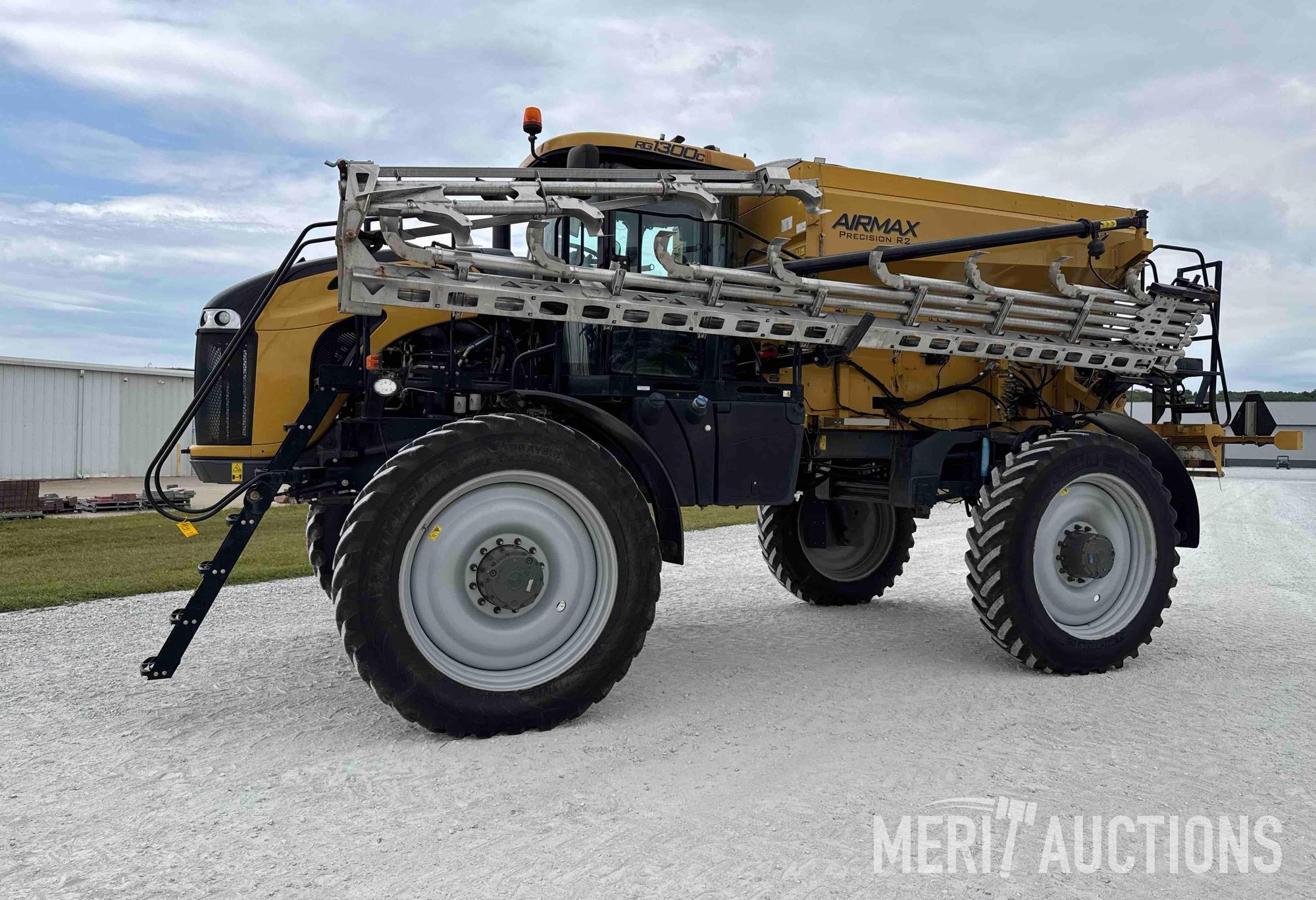 Challenger RoGator RG1300C Spreader (A53342)