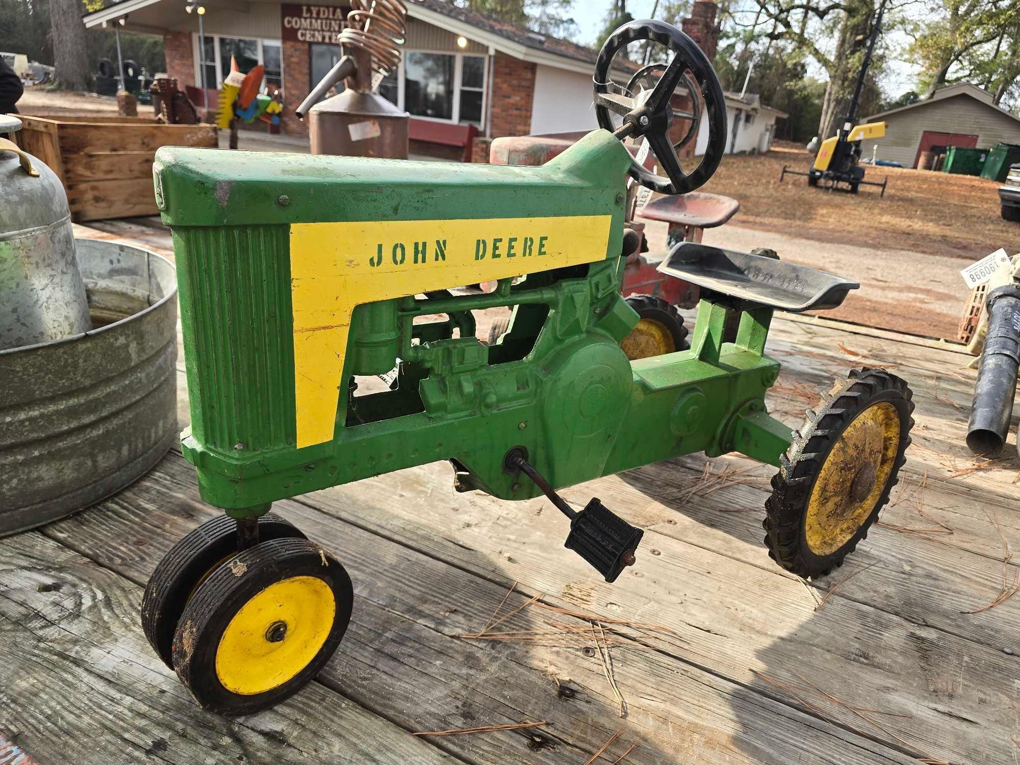 JOHN DEERE 130 TRI-CYCLE PEDAL TRACTOR (A58374)