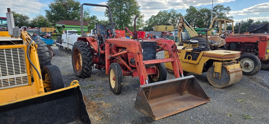 Belarus 250AS Tractor w/Loader (RUNS)(DOES NOT MOVE) (A50775)