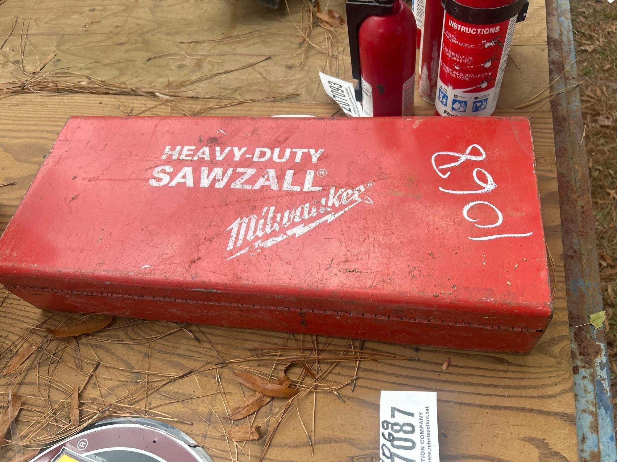 MILWAUKEE SAWZALL W/ CASE (A58374)