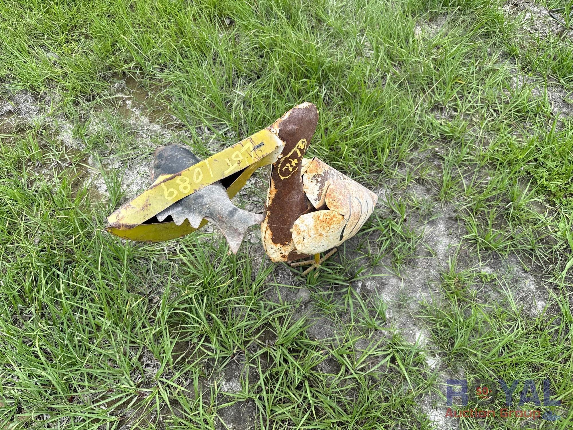 Metal Pelican Lawn Art (A51694)