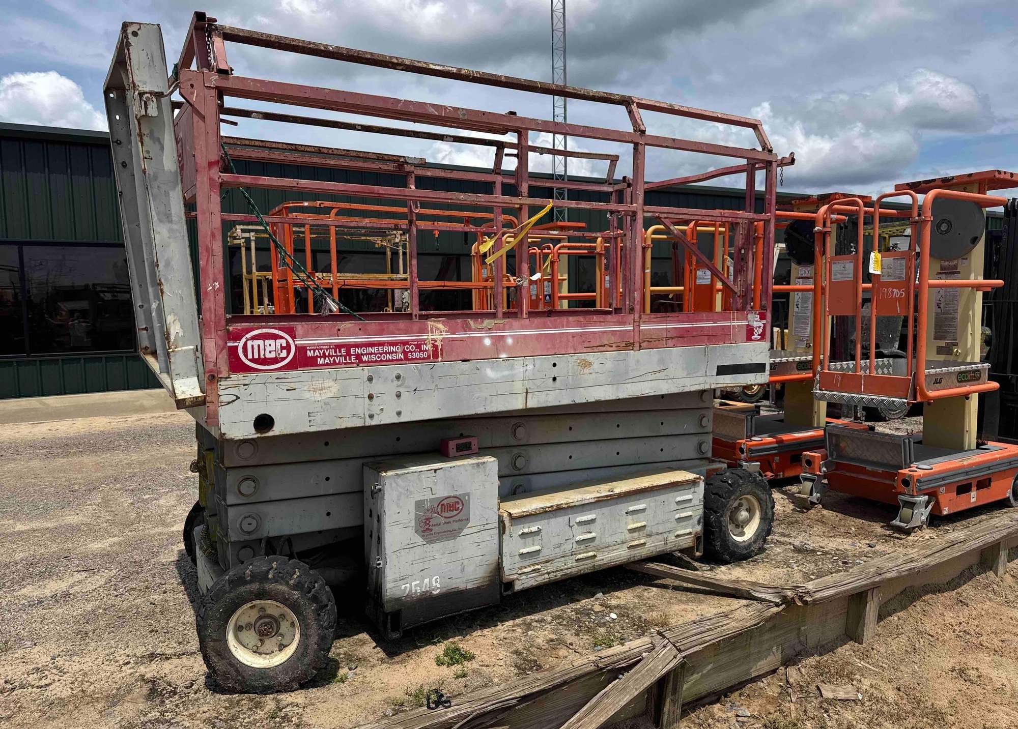 1996 MEC 2548 ELECTRIC MANLIFT (A51242)