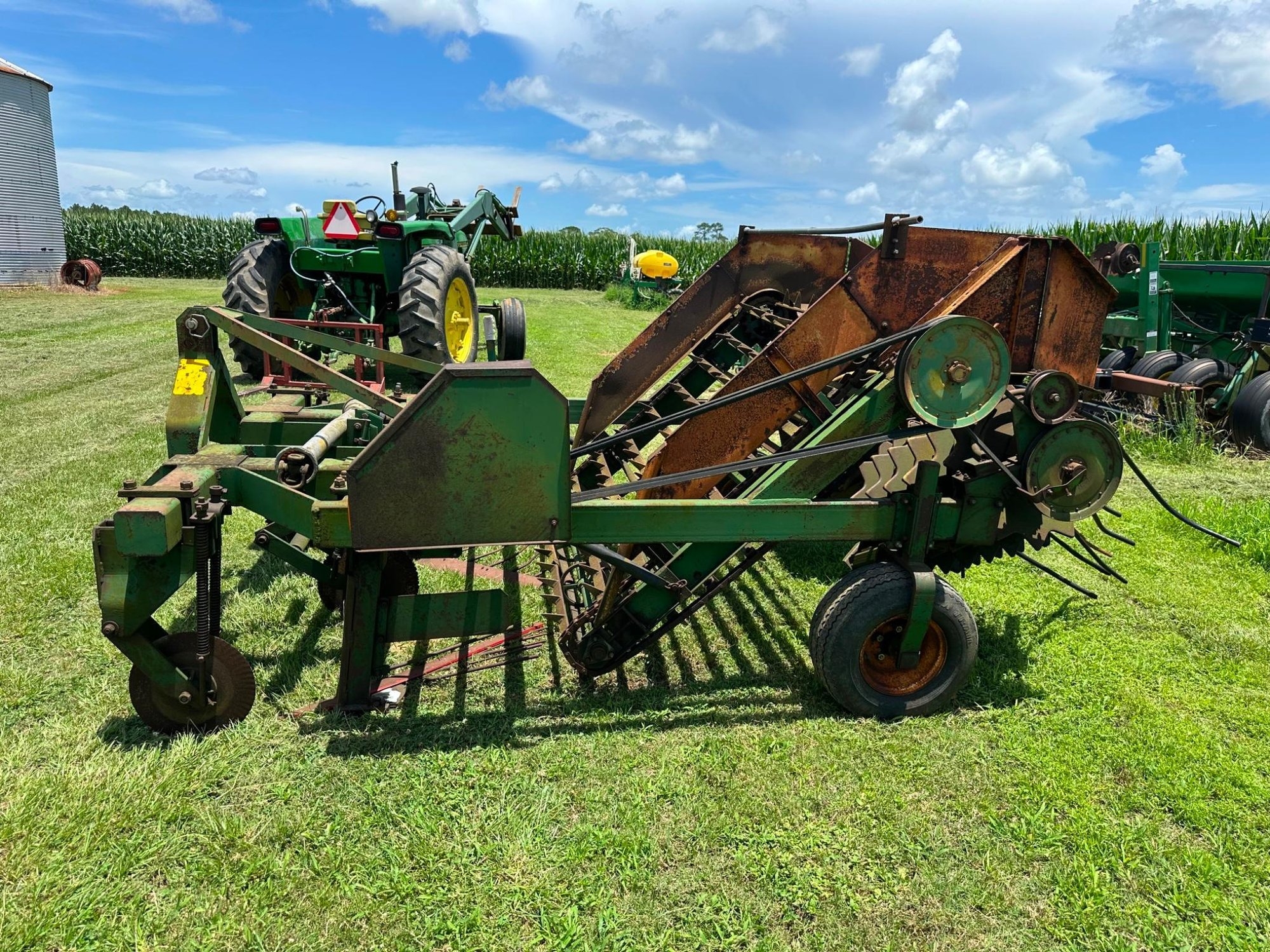 2-Row Peanut Inverter (Chain Drive, PTO, 3-Point Hitch) (A55301)