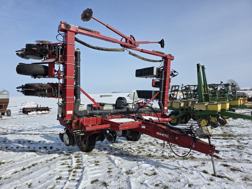 White 6138 Planter (A59814)