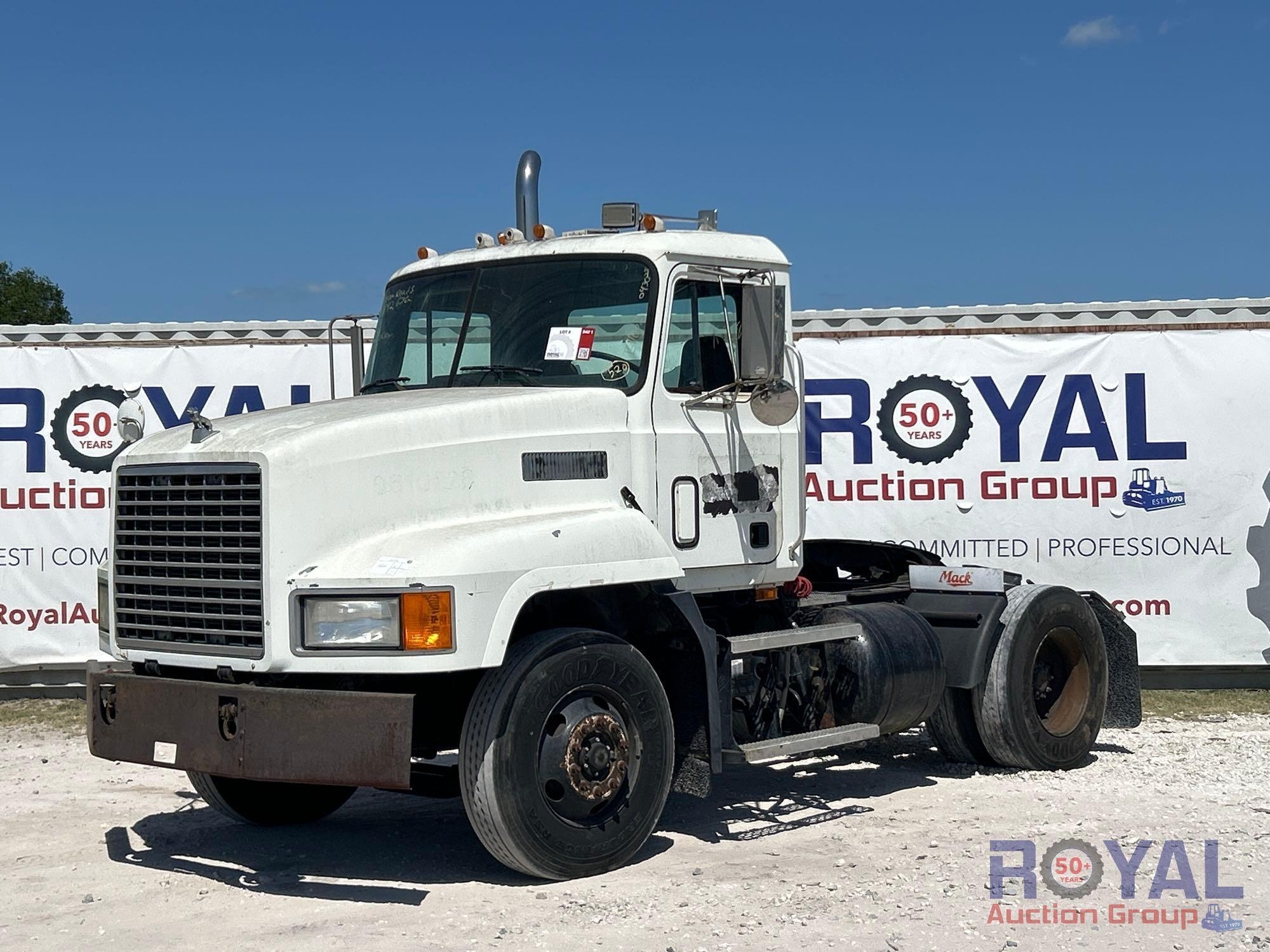 2000 Mack CH612 Wet Kit Day Cab Truck Tractor (A48081)