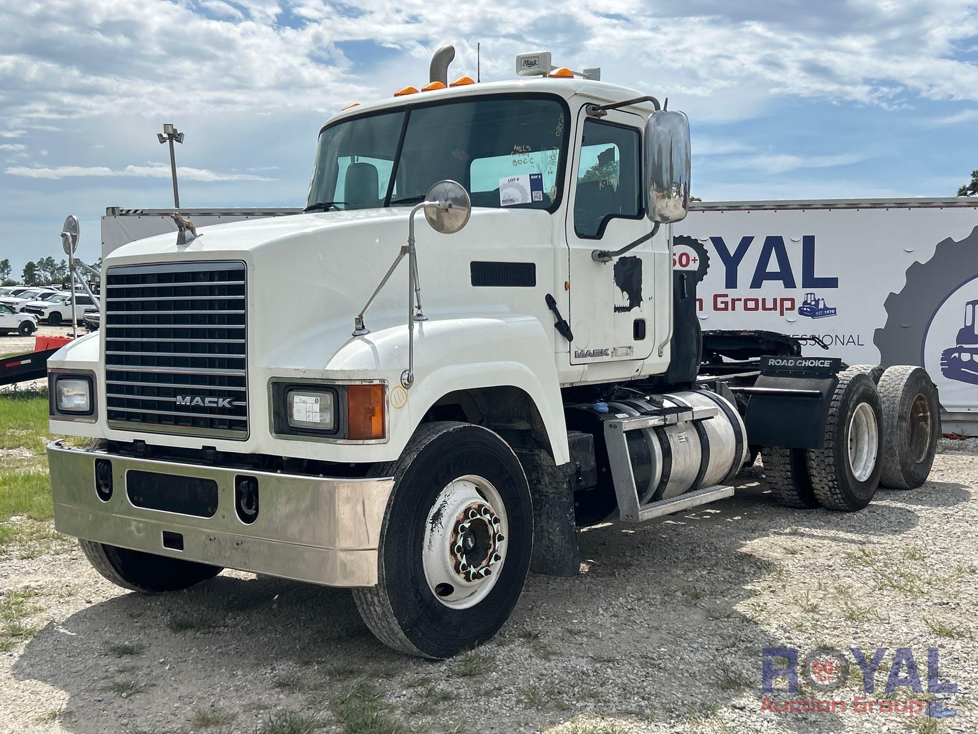 2011 Mack CHU613 T/A Day Cab Truck Tractor (A51692)