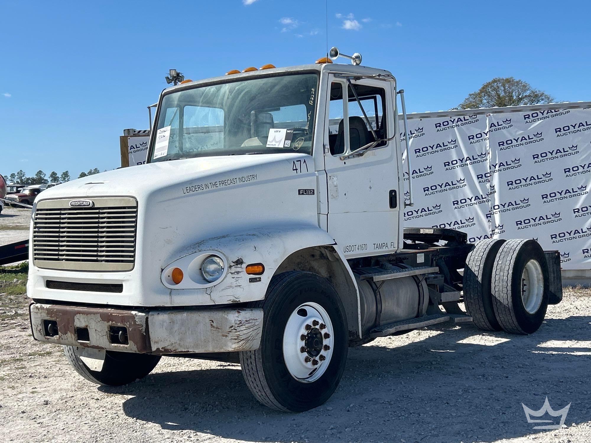 2000 Freightliner FL112 S/A Day Cab Truck Tractor (A59230)