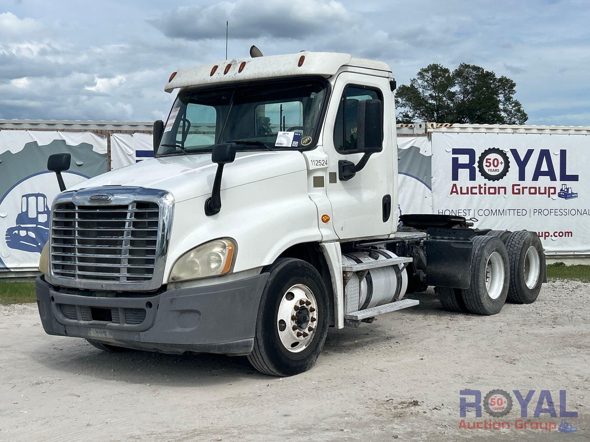2015 Freightliner Cascadia 125 T/A Wet Kit Day Cab Truck Tractor (A51692)