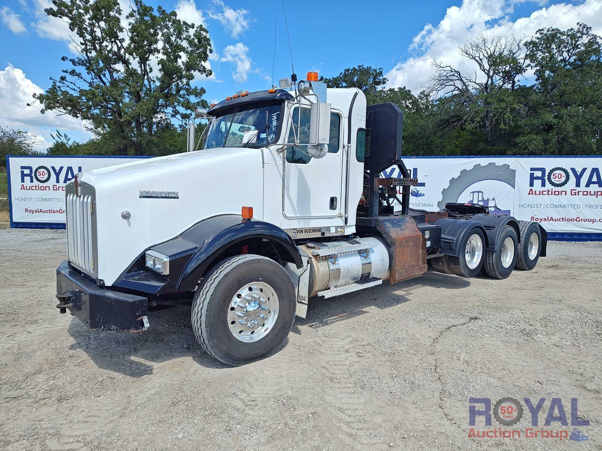2009 Kenworth T800 Tri-Axle Day Cab Wet Kit Truck Tractor (A52377)