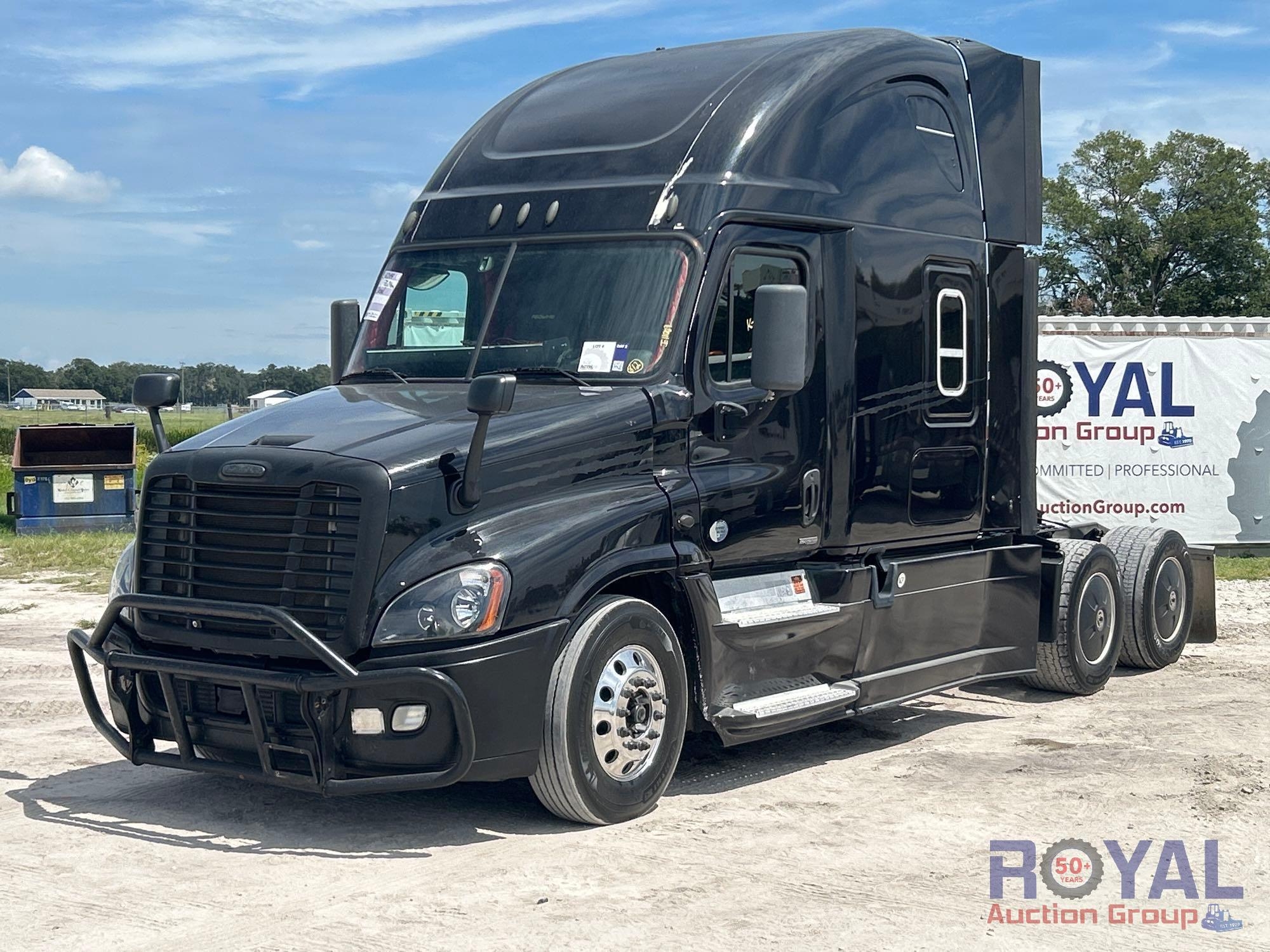 2014 Freightliner Cascadia 125 T/A Sleeper Cab Truck Tractor (A51692)