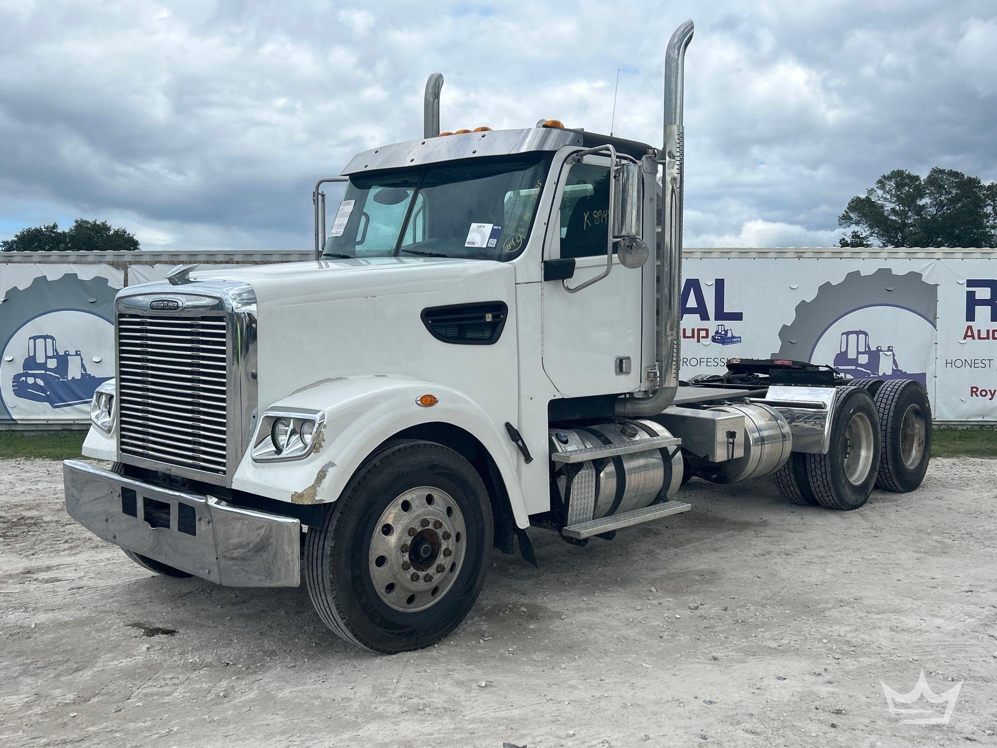 2015 Freightliner 122SD T/A Wet Kit Day Cab Truck Tractor (A59230)